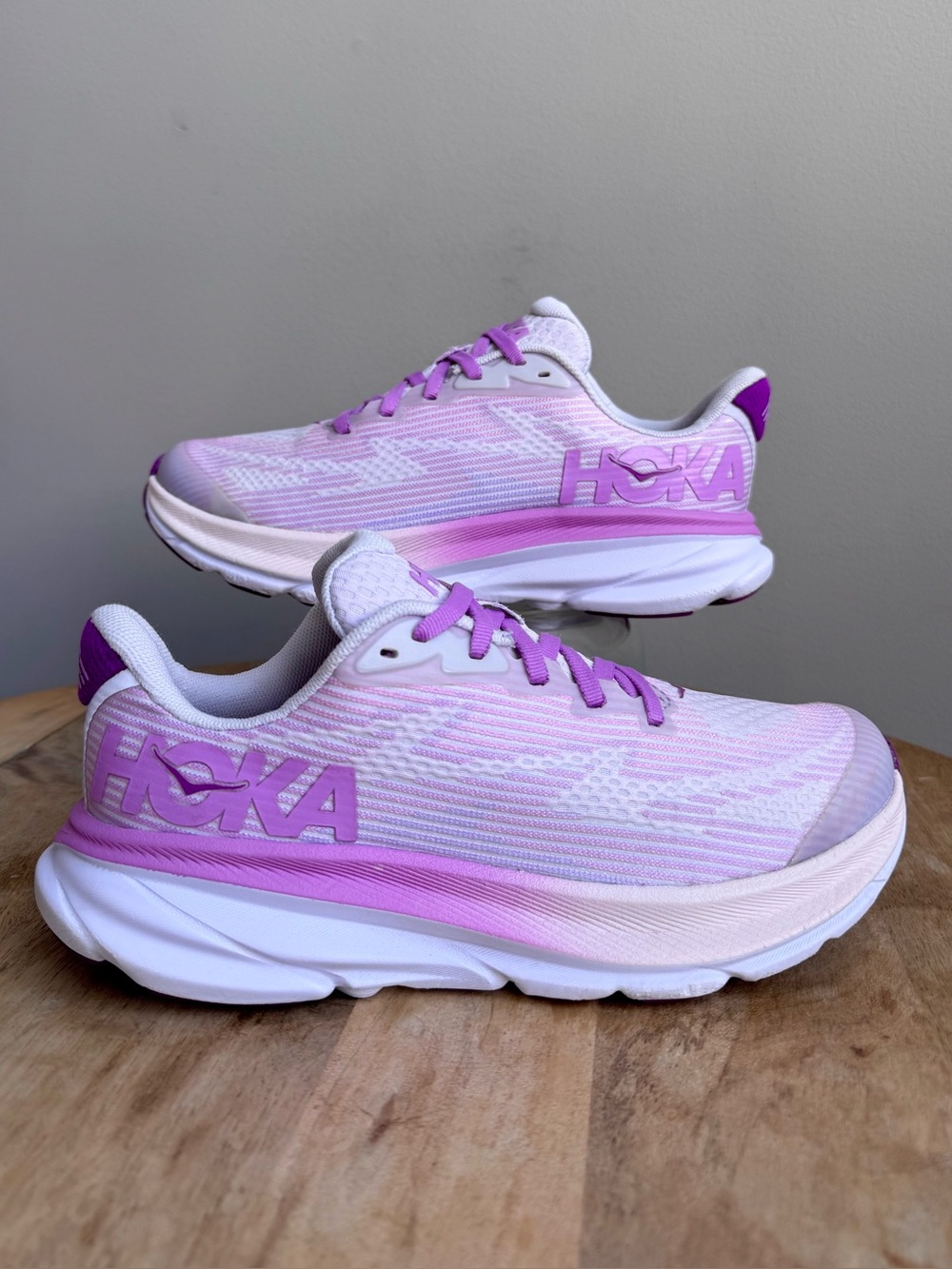 Hoka One One Clifton 9 Kids 4.5 Running Sneaker Starlight Glow Wildflower Pink